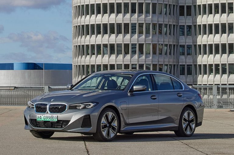 Baumo, ka BMW 3. sērija kļūs par elektroauto ātrāk nekā sākotnēji plānots