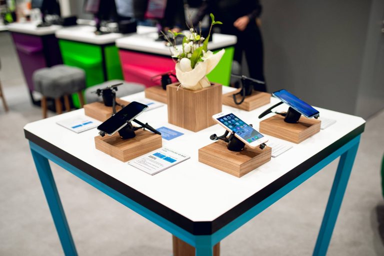 “Tele2”: cilvēki telefonus visbiežāk izvēlas summā līdz 250 eiro