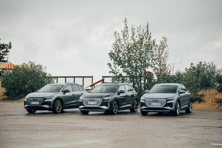 Trīs dažādu Audi Q4 e-tron versiju ekskluzīvs salīdzinājums