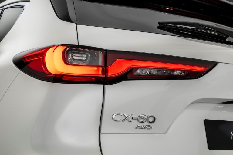 Mazda laidusi klajā jaunu Mazda CX-60 krosoveru – lielāko un jaudīgāko savā saimē