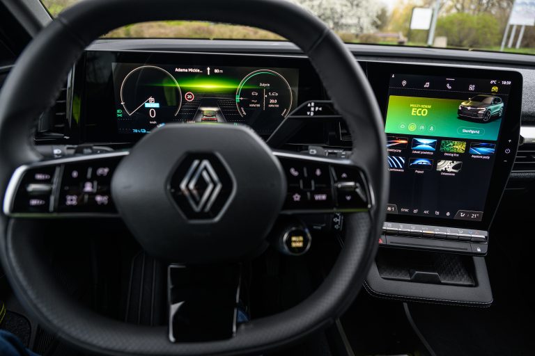 Renault vadītājs apšauba, ka elektroauto cenas kritīsies līdz parasto auto līmenim