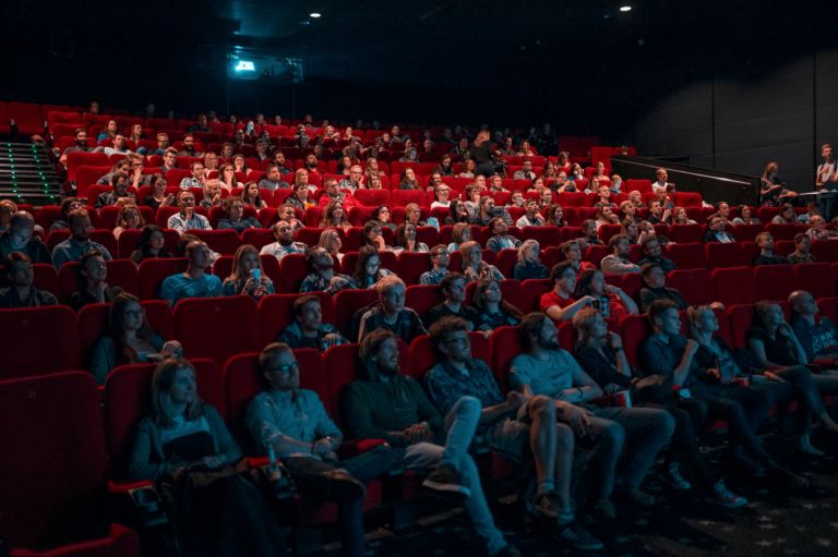 Krievijas kinoteātros rāda pirātiskas filmas, kas lejupielādētas no torrentiem