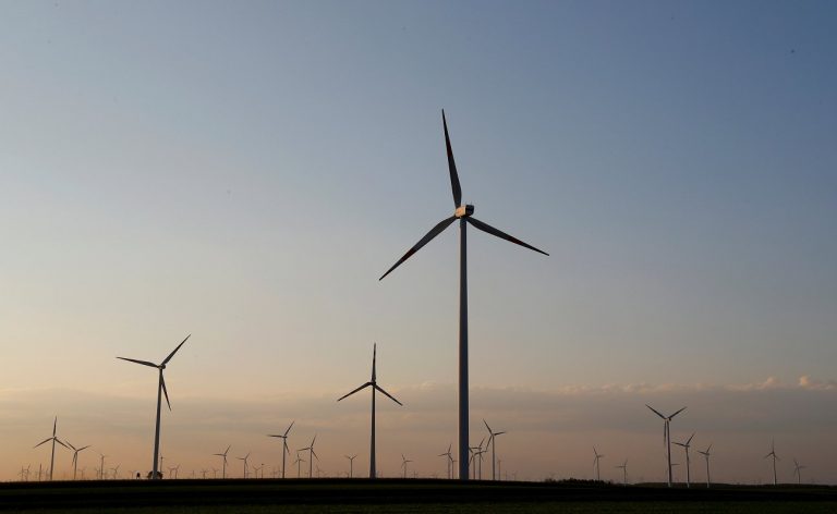 Martā ASV sasniegusi lielāko vēja un saules saražotās enerģijas īpatsvaru