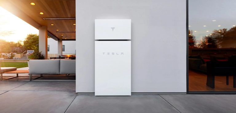 Tesla Ukrainas slimnīcām piegādā Powerwall akumulatorus