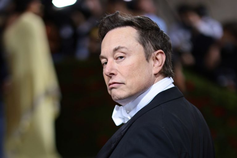 Masks saviem “Tesla” un “SpaceX” padotajiem pieprasa uz pilnu slodzi strādāt ofisā