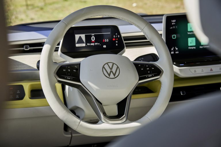Volkswagen koncernā turpinās nedienas ar programmatūru un platformām