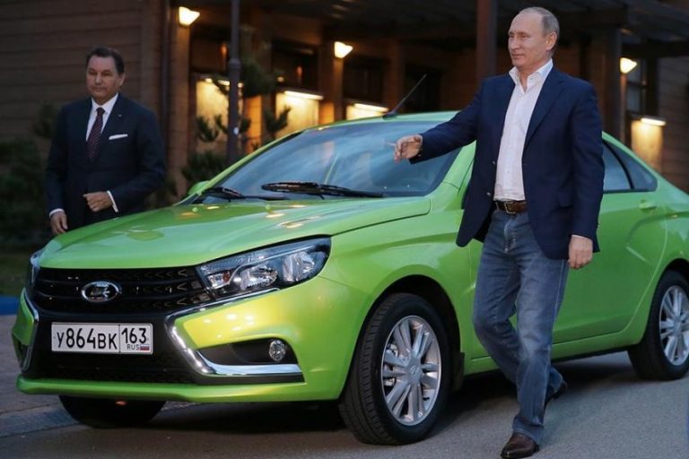 Putins Krievijas valdībai pieprasa meklēt jaunus atbalsta veidus vietējai autobūvei