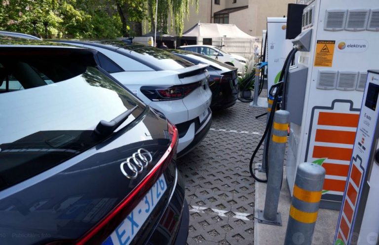 “Elektrum Drive” lietotnē tagad varēs apmaksāt arī uzlādi “e-mobi” tīklā