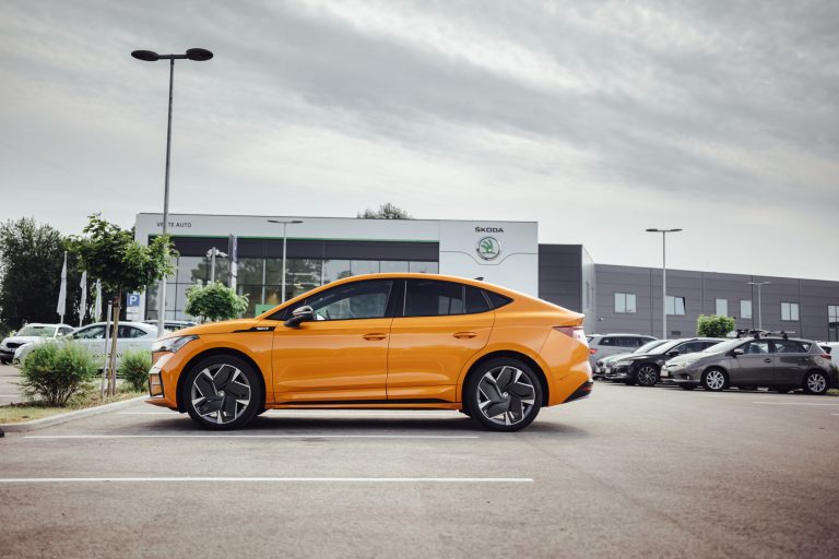 1000 km brauciens ar Škoda Enyaq Coupe RS iV elektroauto (video)