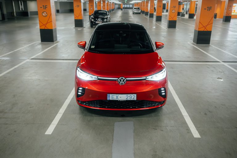 1000km brauciens ar Volkswagen ID.5 GTX elektroauto (video)