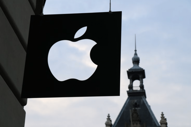 “Apple” ziņo par rekordlieliem ieņēmumiem 2. ceturksnī