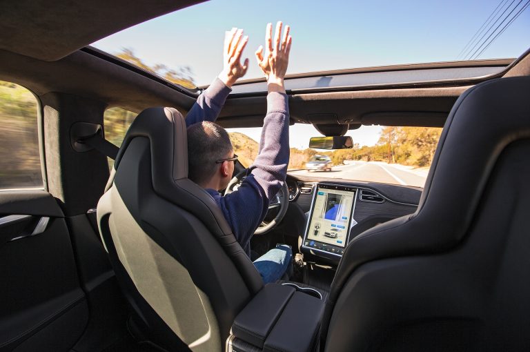 “Morgan Stanley” tirgus analītiķi uzskata, ka Tesla nespēs panākt ķīniešu autoražotāju tehniskās attīstības tempus