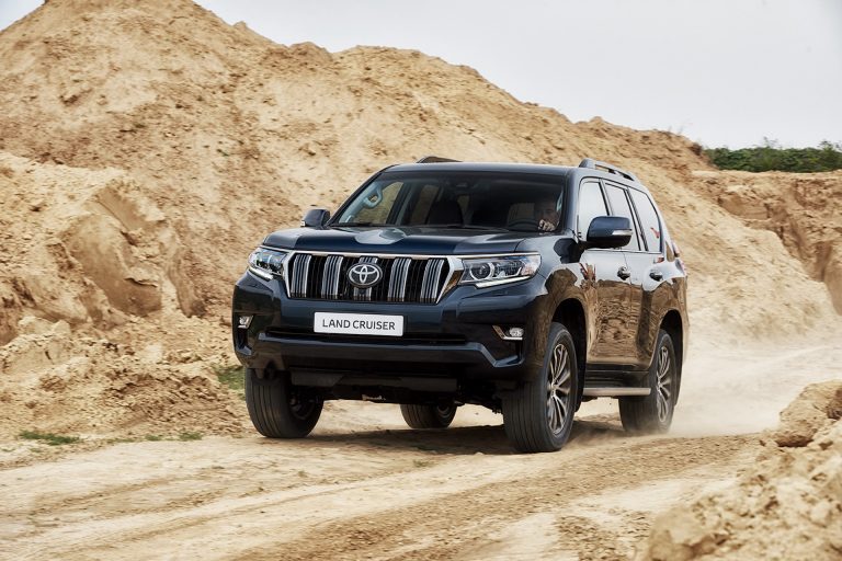 Jaunie 2023. gada Toyota Land Cruiser un Hilux varēs izmantot HVO100 dīzeļdegvielu