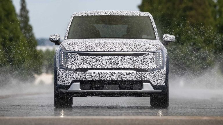 Kia uzsāk pēdējo testu fāzi nākamgad gaidāmajam EV9 elektriskajam SUV