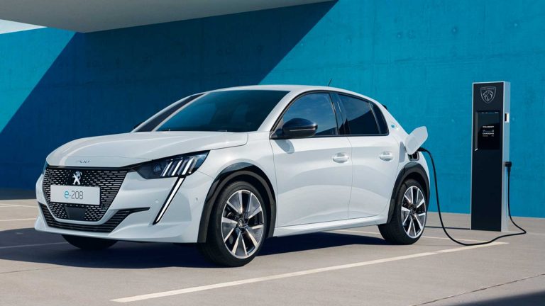 Peugeot atgriezīsies karsto hečbeku tirgū ar e-208 GTI modeli