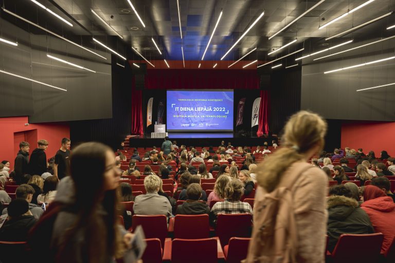Šonedēļ aizvadīta tehnoloģiju iedvesmas konference “IT diena Liepājā 2022 – digitālā māksla un tehnoloģijas”