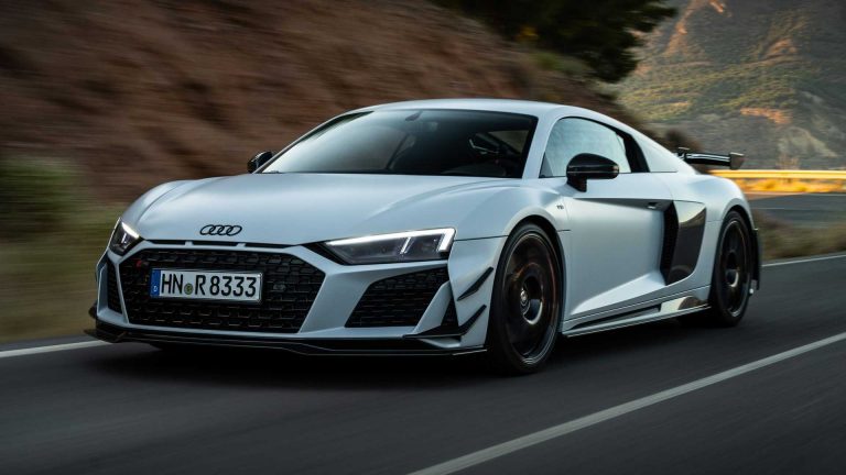 Audi iepazīstina ar pēdējo R8, kas izmantos iekšdedzes dzinēju