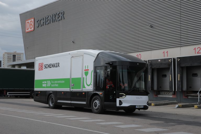 DB Schenker sāk izmantot elektriskās kravas automašīnas Volta Zero