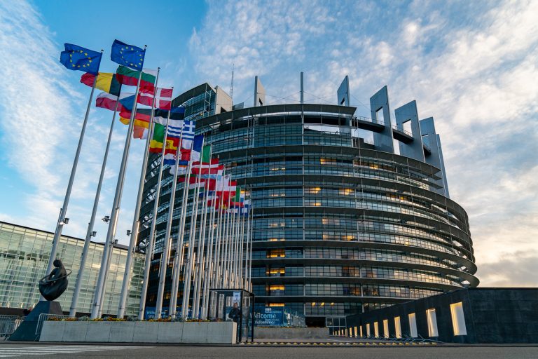 Eiropas Parlaments un Eiropadome panāk galējo vienošanos par iekšdedzes dzinēju aizliegšanu no 2035. gada