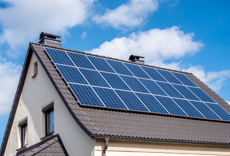Elektrību pašražojošu mājsaimniecību skaits Latvijā sasniedz 15 000