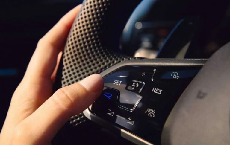 Volkswagen uz stūres atgriezīs parastas pogas