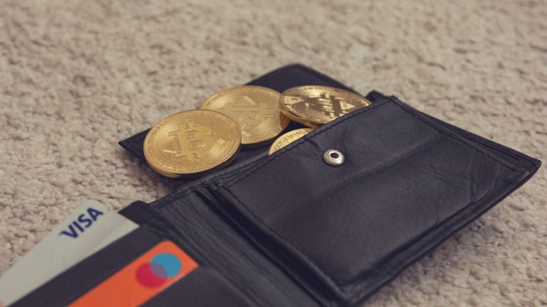 Blockchain‌.com sadarbībā ar “Visa” piedāvās kripto debetkarti