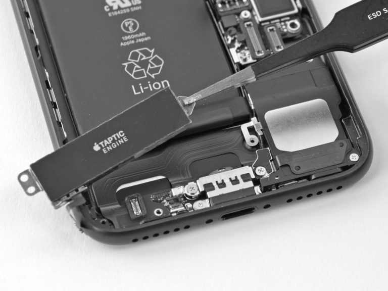Apple iPhone 15 sānu pogas varētu tikt nomainītas pret vibrējošām skārienjūtīgām virsmām