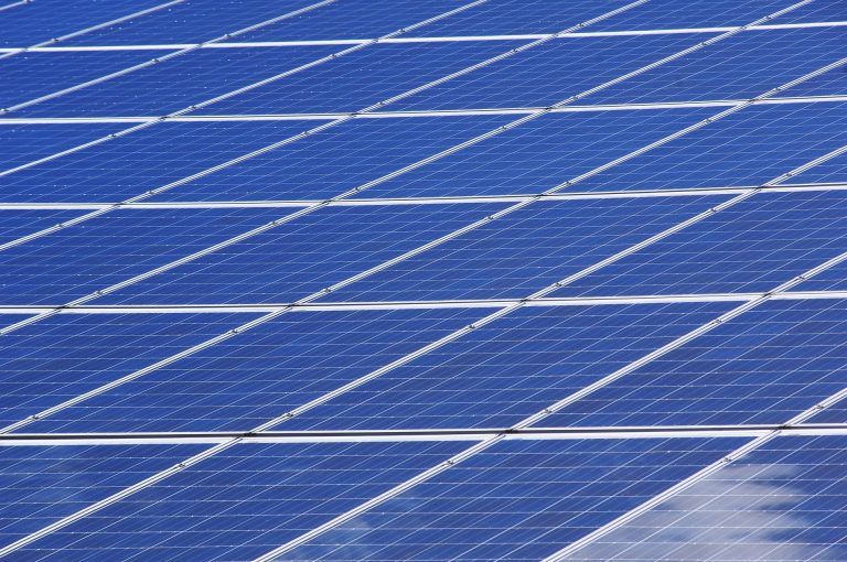 “Lindstrom” investēs 260 000 eiro saules paneļu parka izveidē Piņķos