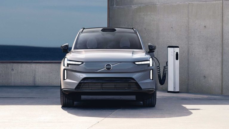 Elektriskā Volvo EX90 pasūtījumu skaits pārspēj ražotāja visambiciozākās cerības