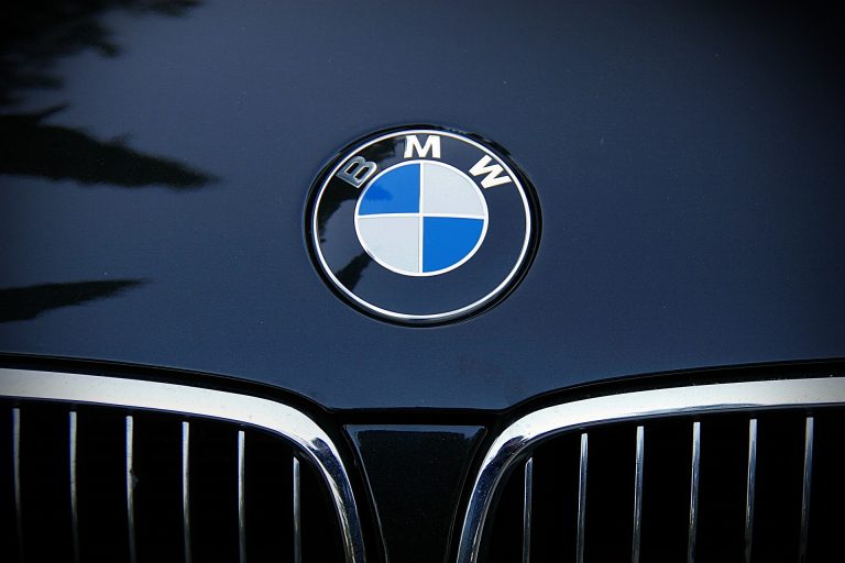 BMW savu benzīna mašīnu nosaukumos gatavojas atteikties no “i” burta nosaukuma beigās