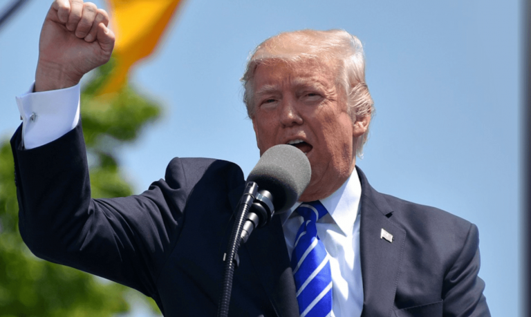 Donalds Tramps lūdzis “Meta” atjaunot viņa kontu