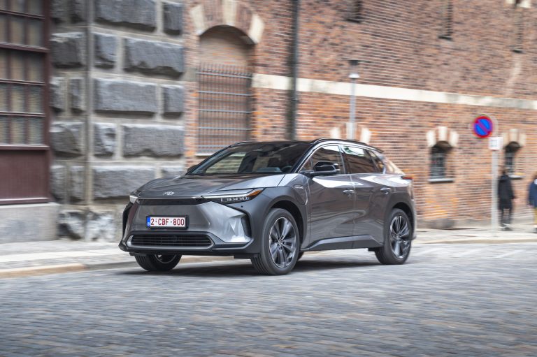 Toyota sola, ka 2035. gadā būs gatava Eiropas pārejai uz elektroauto