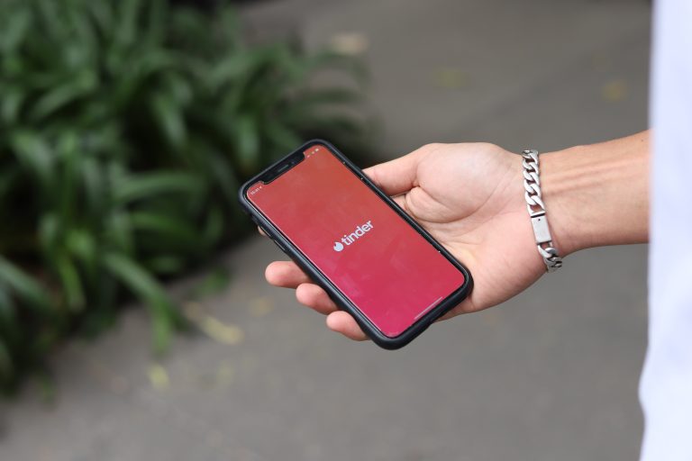 Aktīvākajiem otrās pusītes meklētājiem “Tinder” varētu piedāvāt 6000 dolāru vērtu abonementu