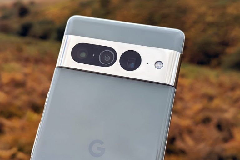 Pixel 7 sērijas viedtālruņiem negaidīti saplīst kameru stikliņi