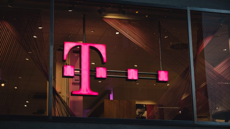 Hakeri no T-Mobile nozaguši 37 miljonu klientu datus