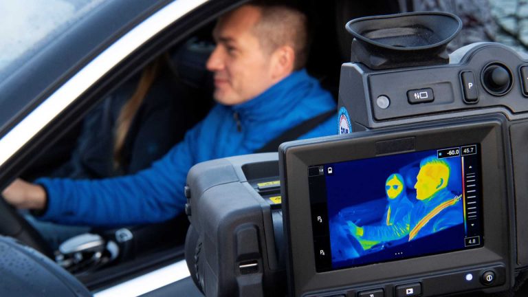 “ZF” izstrādājis apsildāmu drošības jostu, lai uzlabotu elektroauto efektivitāti ziemā