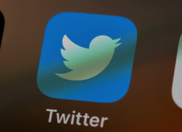 “Twitter” daļu no reklāmu peļņas novirzīs satura veidotājiem