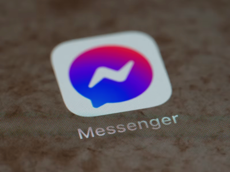“Meta” testē “BeReal” līdzīgu funkciju, ko plāno integrēt “Messenger”