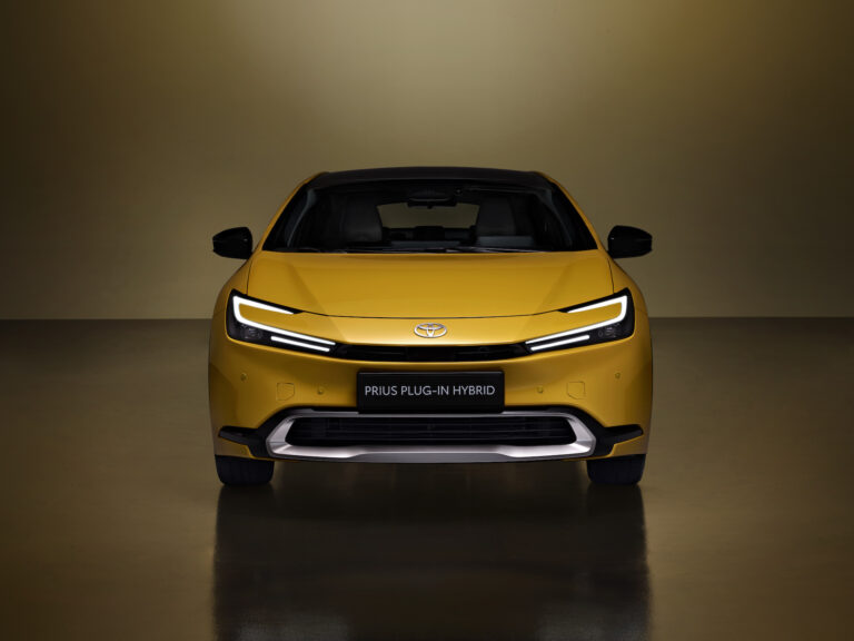 Toyota sekmīgs gads Eiropā, sporta mašīnas populārākas nekā Prius