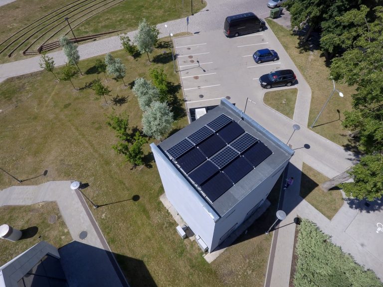 Saules paneļi nodrošinās enerģiju “Sadales tīkla” transformatoru darbībai