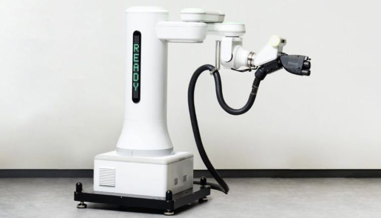 Hyundai izstrādā robotu, lai atvieglotu elektroauto uzlādēšanu