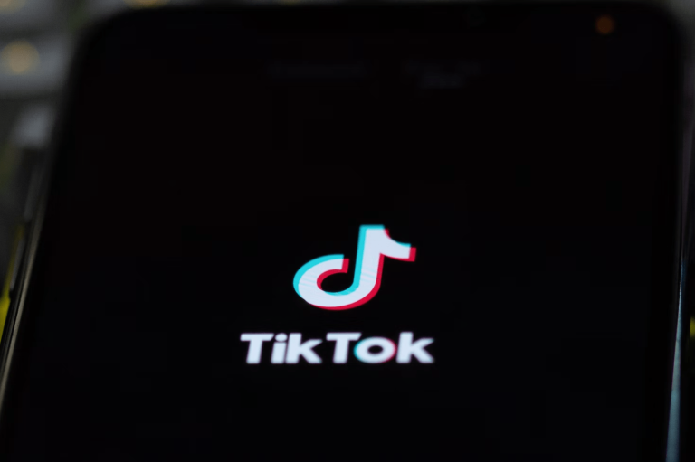 “TikTok” satura veidotāji tagad varēs saņemt maksu par savu video skatīšanos