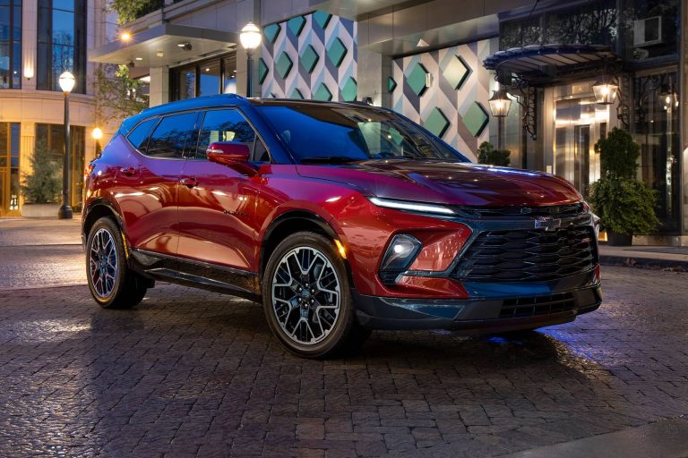 General Motors savos elektroauto aizliegs Android Auto un Apple CarPlay