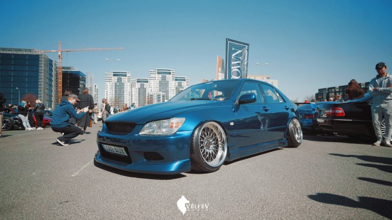 Sestdien pie Arēnas Rīga japāņu automašīnu saietā Japfest Riga pulcējušies vairāk nekā 250 japāņu automašīnu īpašnieki no Baltijas
