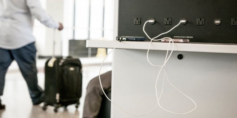 FIB brīdina neizmantot publiskas USB uzlādes pieslēgvietas