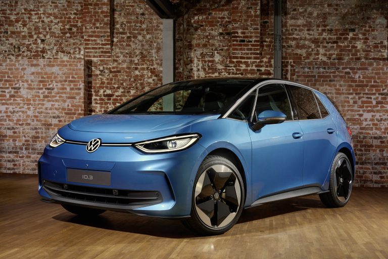 Katrs piektais Eiropā pārdotais auto janvārī bija pilnībā elektrisks