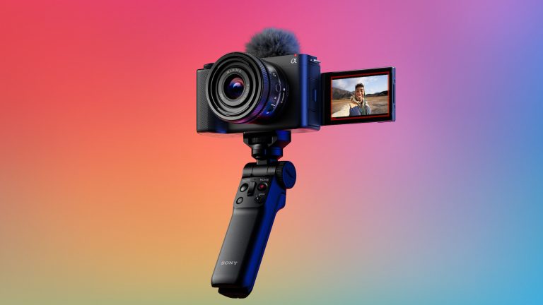 Sony nāk klajā ar pasaulē mazāko un vieglāko pilnkadra vlogu kameru ZV-E1