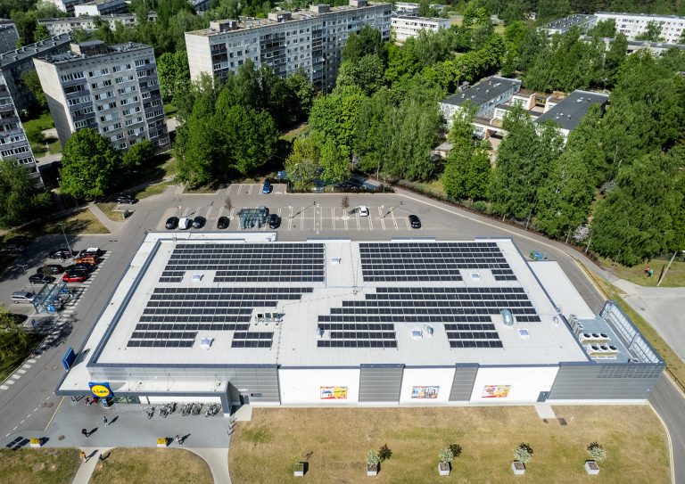 “Lidl” saules paneļos investē vairāk nekā 910 tūkstošus eiro