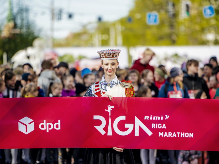 DPD Latvija un Rimi Rīgas maratons veica gaisa kvalitātes monitoringu skrējiena laikā