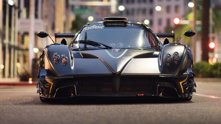 Pagani attīsta elektroauto, tomēr uzsver, ka baterijas joprojām ir pārāk smagas